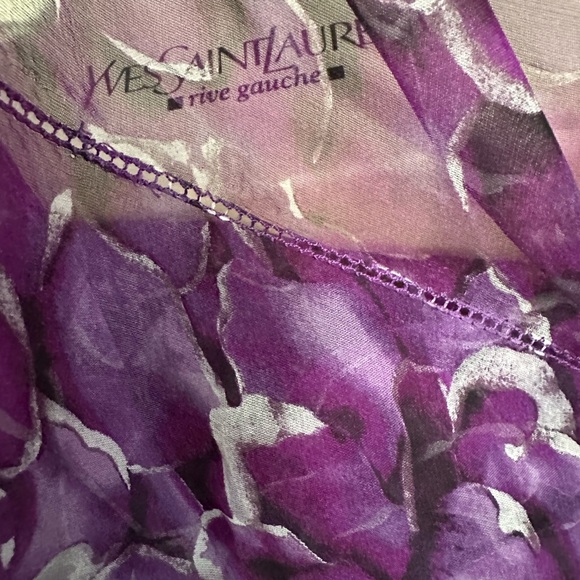 Vintage Yves Saint Laurent 100% silk scarf with original box, tissue and ribbon - Picture 11 of 11